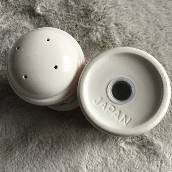 VINTAGE SET OF LARGE CERAMIC SALT & PEPPER SHAKERS IN FLORAL 80’S PINK & GREEN - Picture 4 of 7